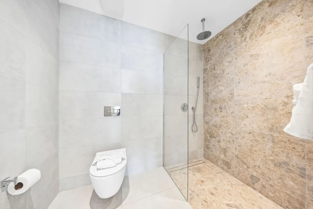 A360.W42 - Elegant 4BR Retreat | Steps to Eagle Beach