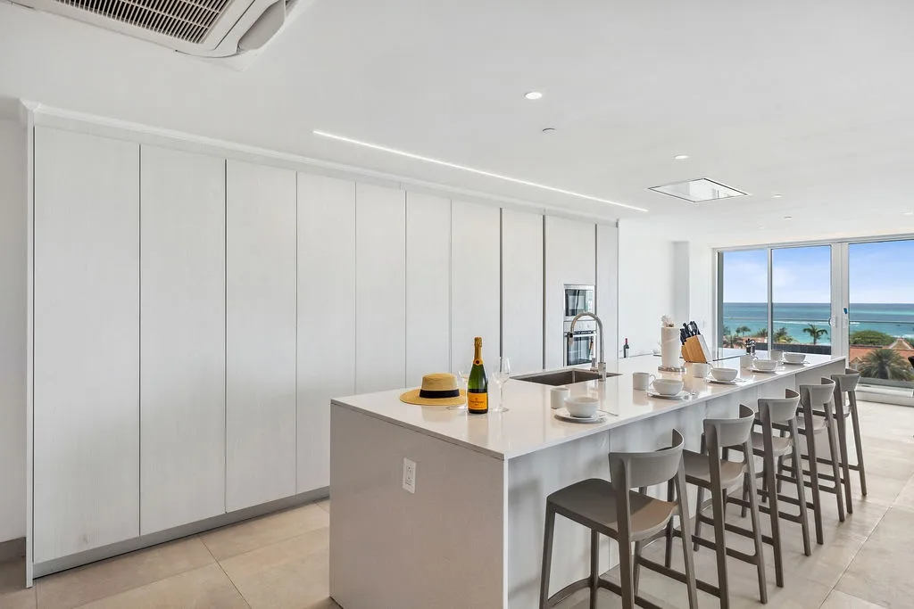 A360.W42 - Elegant 4BR Retreat | Steps to Eagle Beach