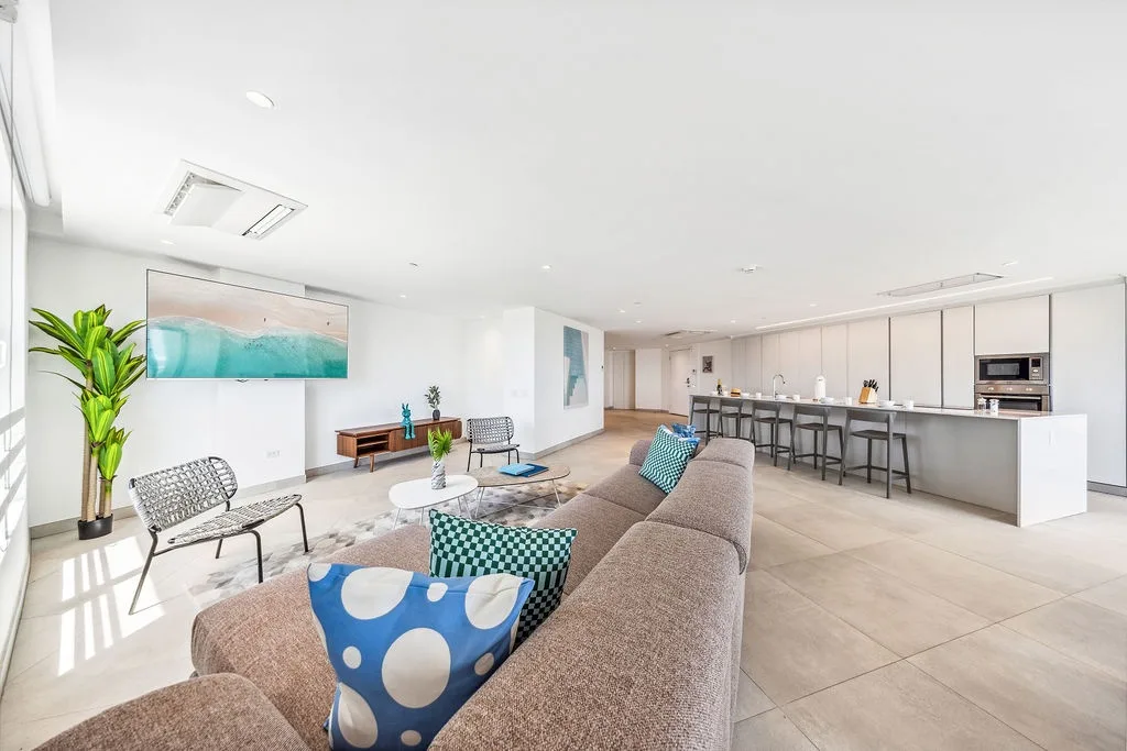 A360.W42 - Elegant 4BR Retreat | Steps to Eagle Beach