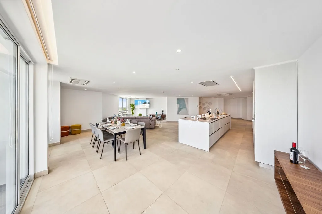 A360.W42 - Elegant 4BR Retreat | Steps to Eagle Beach