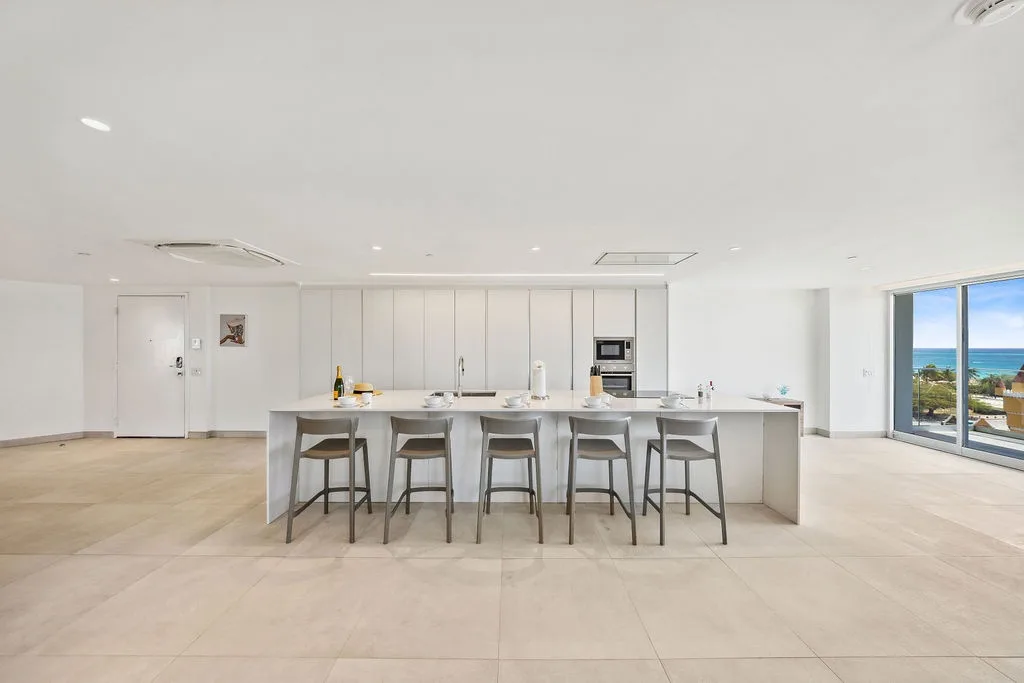 A360.W42 - Elegant 4BR Retreat | Steps to Eagle Beach