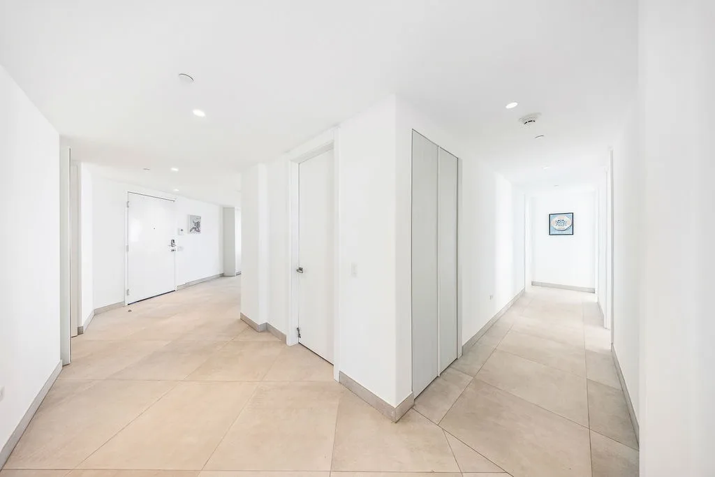 A360.W42 - Elegant 4BR Retreat | Steps to Eagle Beach
