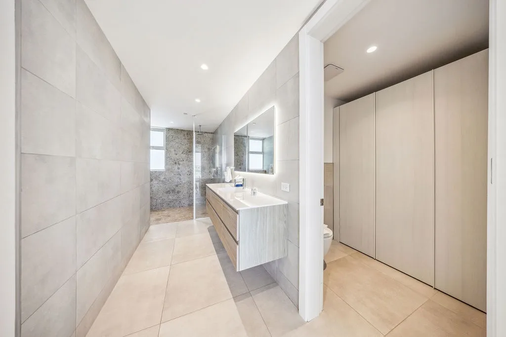 A360.W42 - Elegant 4BR Retreat | Steps to Eagle Beach