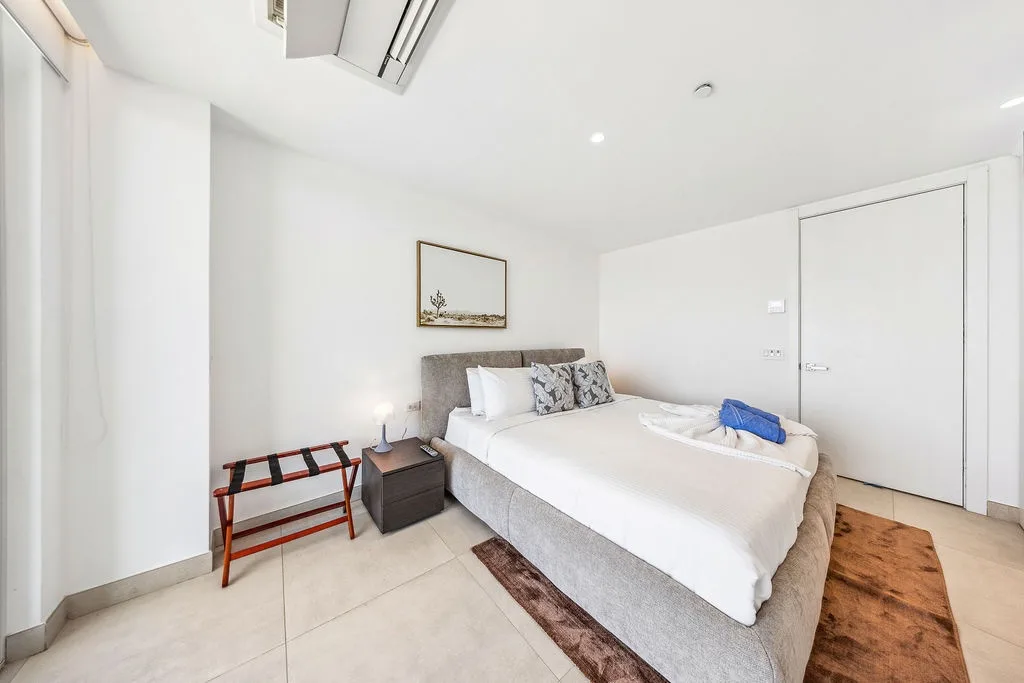 A360.W42 - Elegant 4BR Retreat | Steps to Eagle Beach