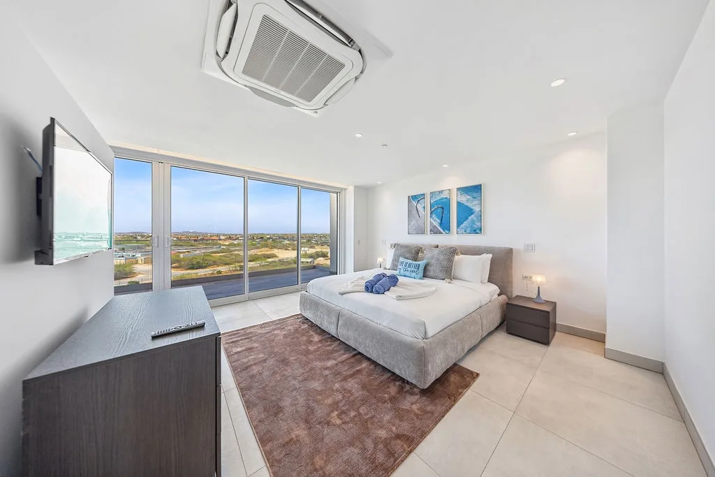 A360.W42 - Elegant 4BR Retreat | Steps to Eagle Beach
