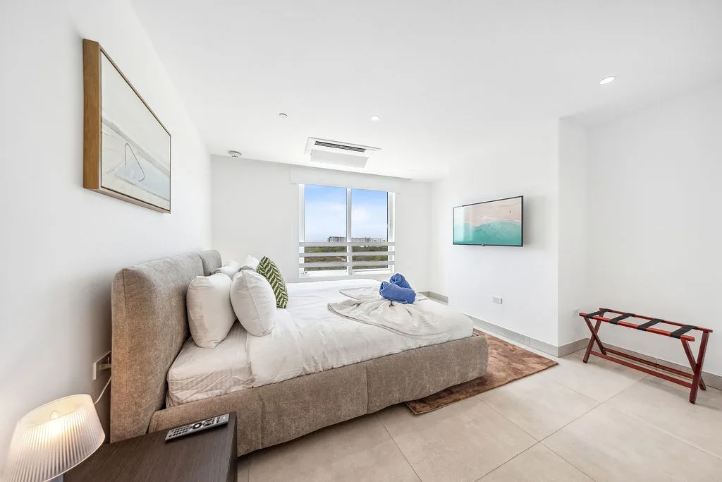 A360.W42 - Elegant 4BR Retreat | Steps to Eagle Beach