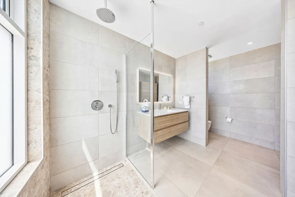 A360.W42 - Elegant 4BR Retreat | Steps to Eagle Beach