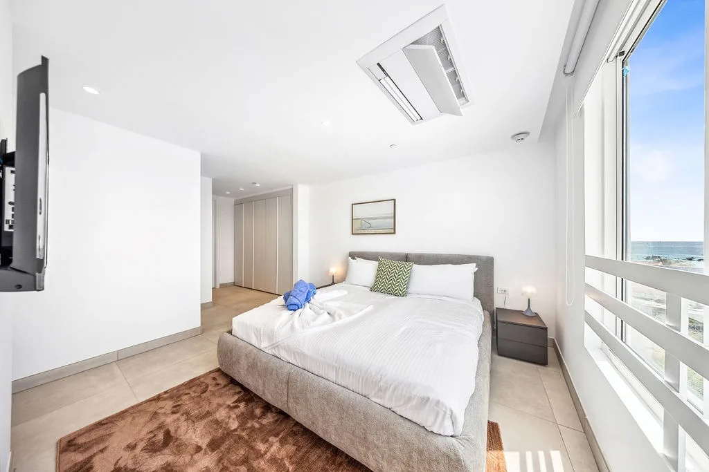 A360.W42 - Elegant 4BR Retreat | Steps to Eagle Beach