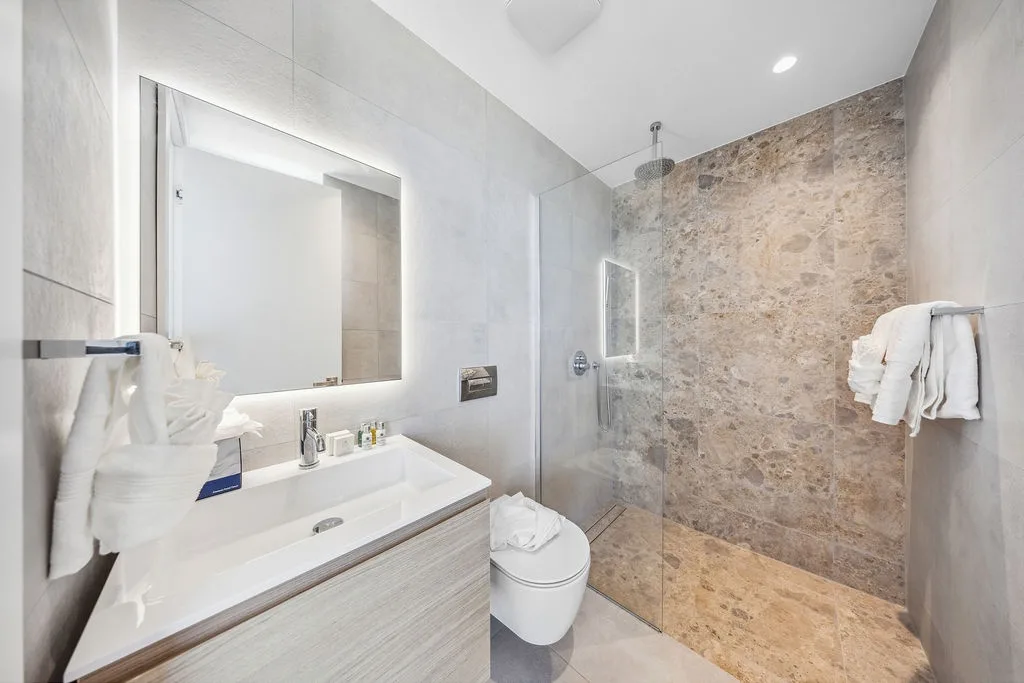 A360.W42 - Elegant 4BR Retreat | Steps to Eagle Beach
