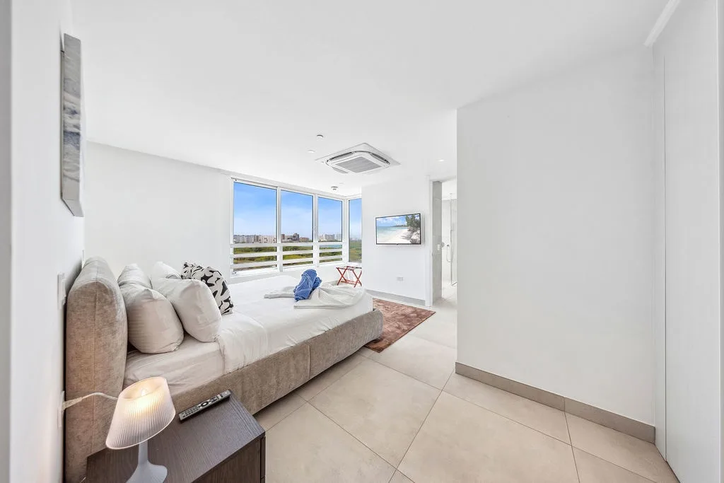 A360.W42 - Elegant 4BR Retreat | Steps to Eagle Beach
