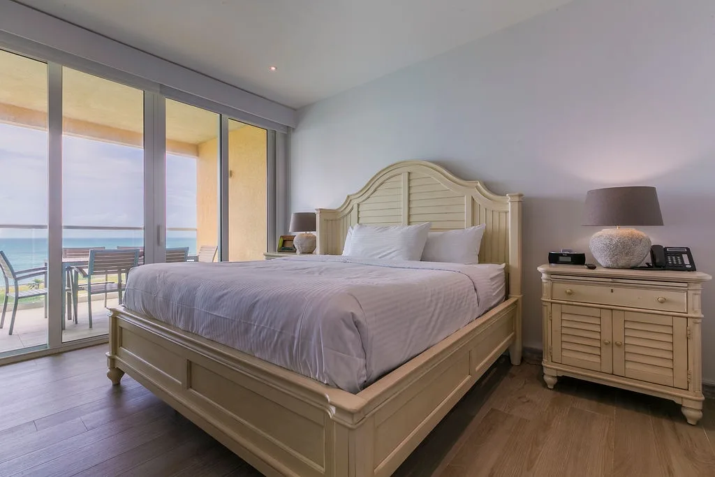 2BS-Blue532 - Luxurious Oceanfront 2-Bedroom Condo in Aruba