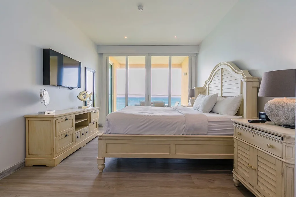 2BS-Blue532 - Luxurious Oceanfront 2-Bedroom Condo in Aruba