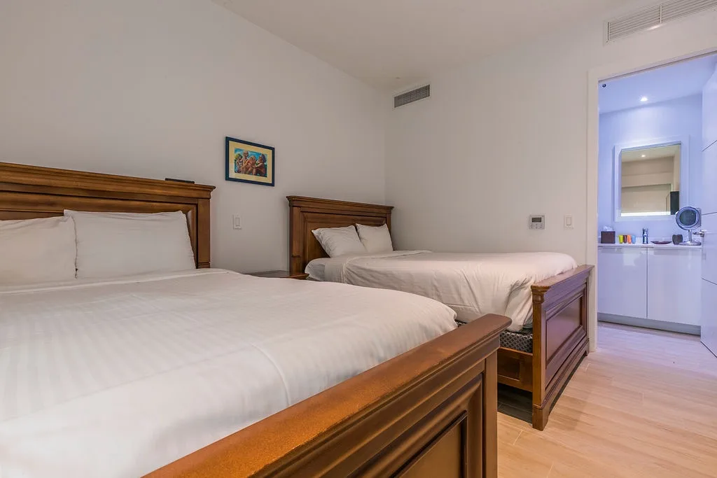 2BS-Blue532 - Luxurious Oceanfront 2-Bedroom Condo in Aruba