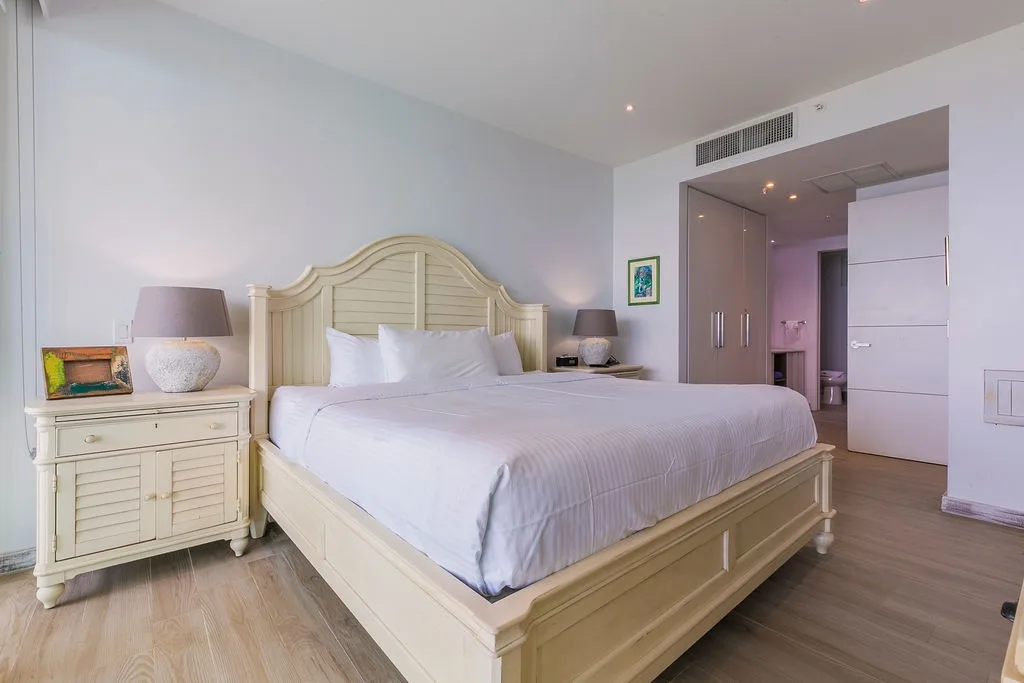 2BS-Blue532 - Luxurious Oceanfront 2-Bedroom Condo in Aruba