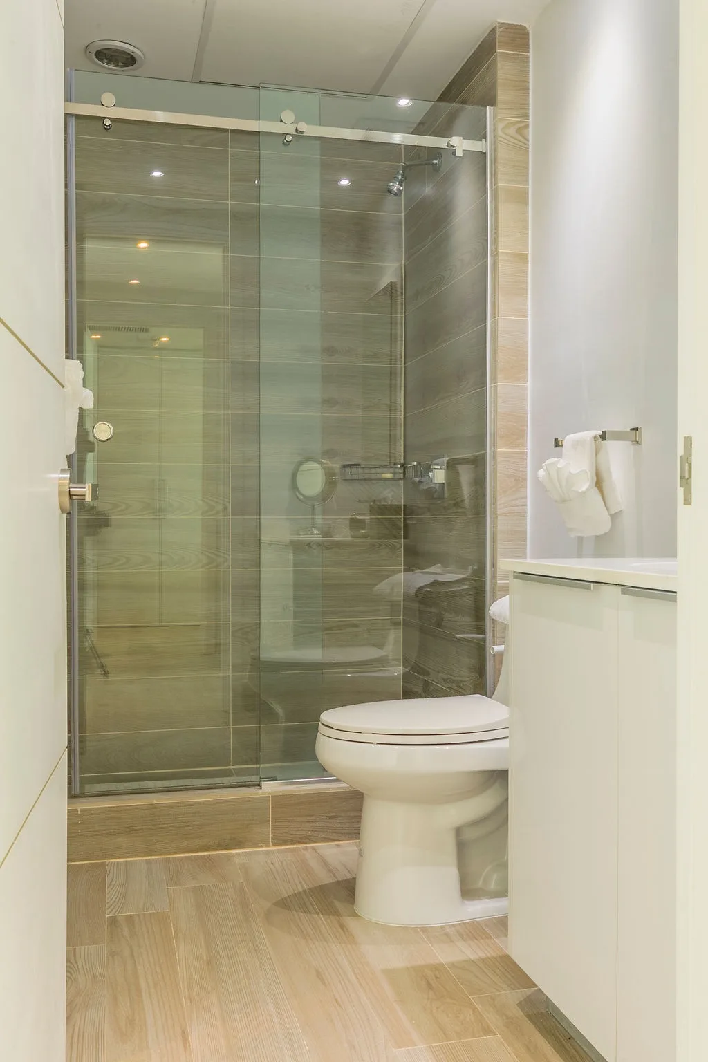 2BS-Blue532 - Luxurious Oceanfront 2-Bedroom Condo in Aruba