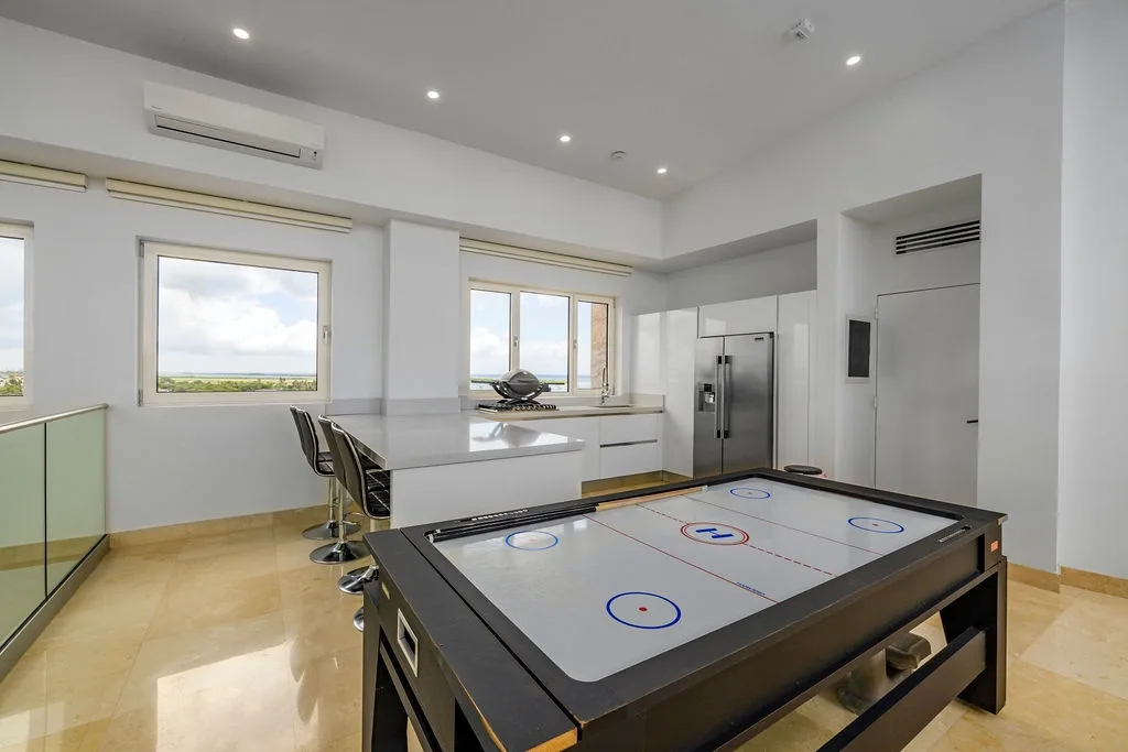 5BPH-Coral15 - Oceanfront Exclusive Penthouse with Stunning Views and Private Pool Home-Theater Included