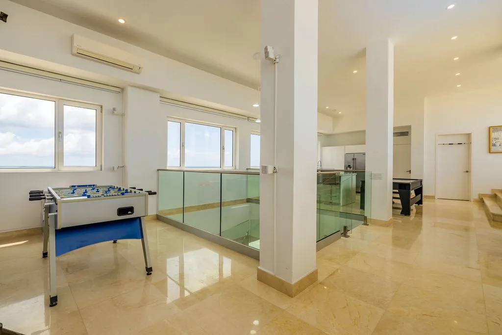 5BPH-Coral15 - Oceanfront Exclusive Penthouse with Stunning Views and Private Pool Home-Theater Included