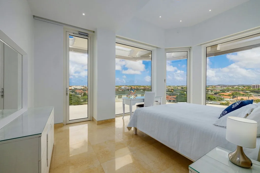 5BPH-Coral15 - Oceanfront Exclusive Penthouse with Stunning Views and Private Pool Home-Theater Included