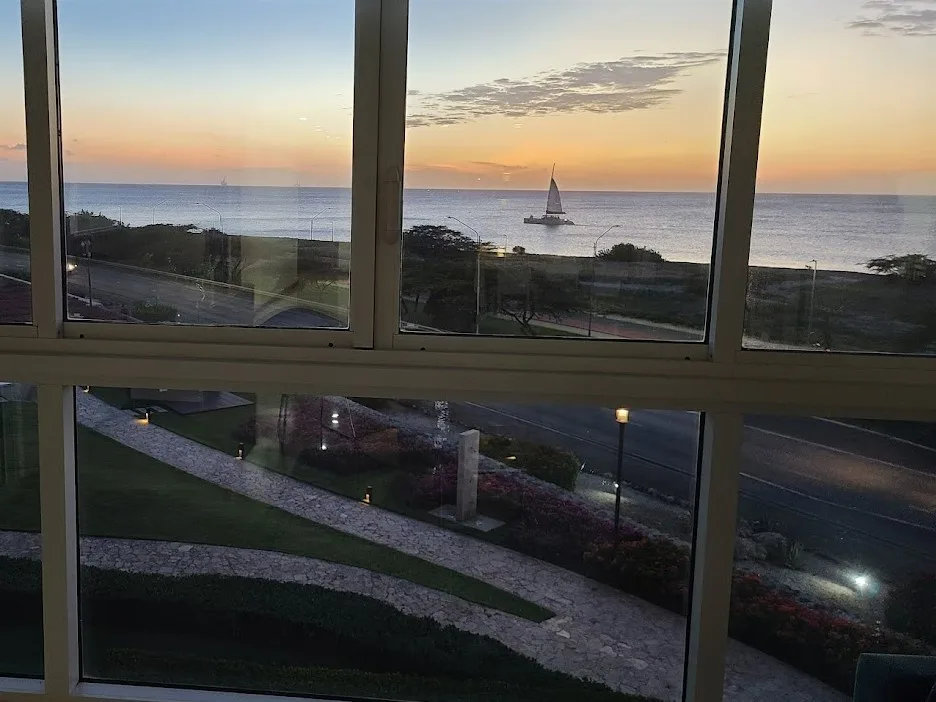 3BS-Blue311 - Let the Sea Set You Free with This 3BDR Corner Unit