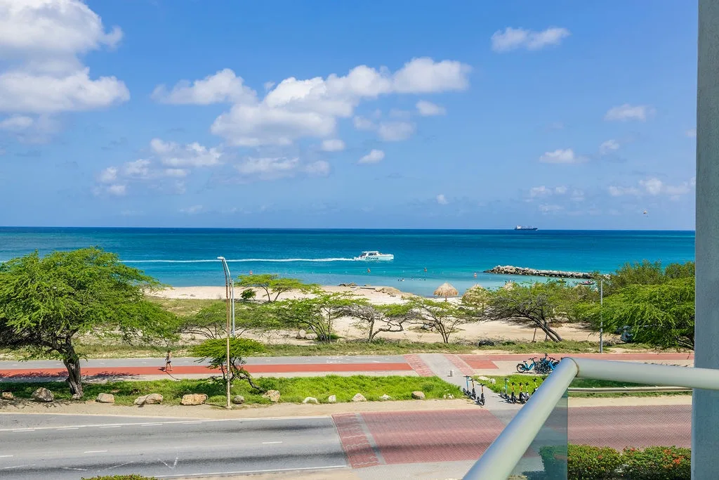 3BS-Blue311 - Let the Sea Set You Free with This 3BDR Corner Unit