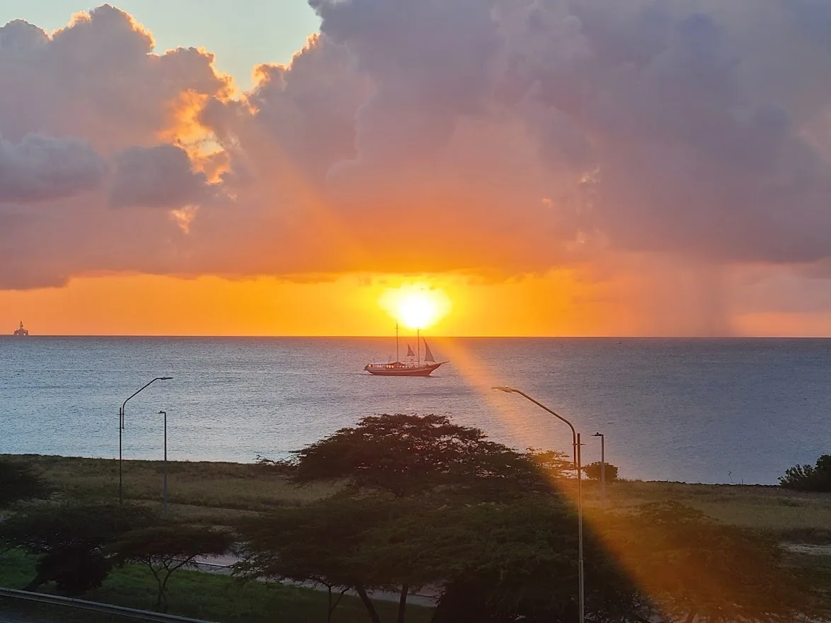 3BS-Blue311 - Let the Sea Set You Free with This 3BDR Corner Unit