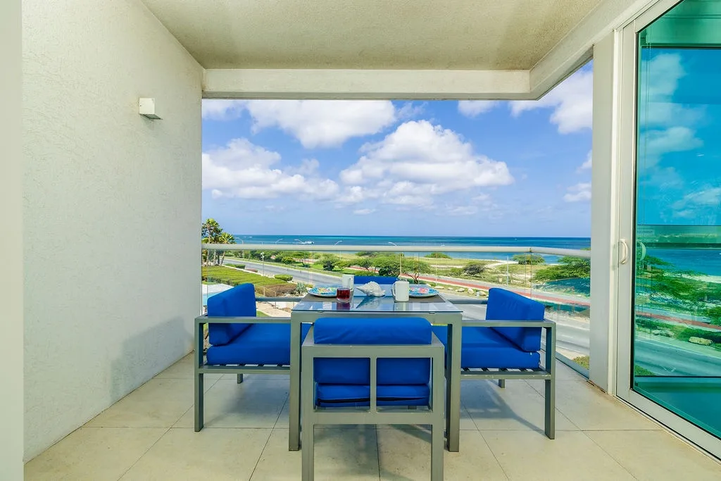 3BS-Blue311 - Let the Sea Set You Free with This 3BDR Corner Unit