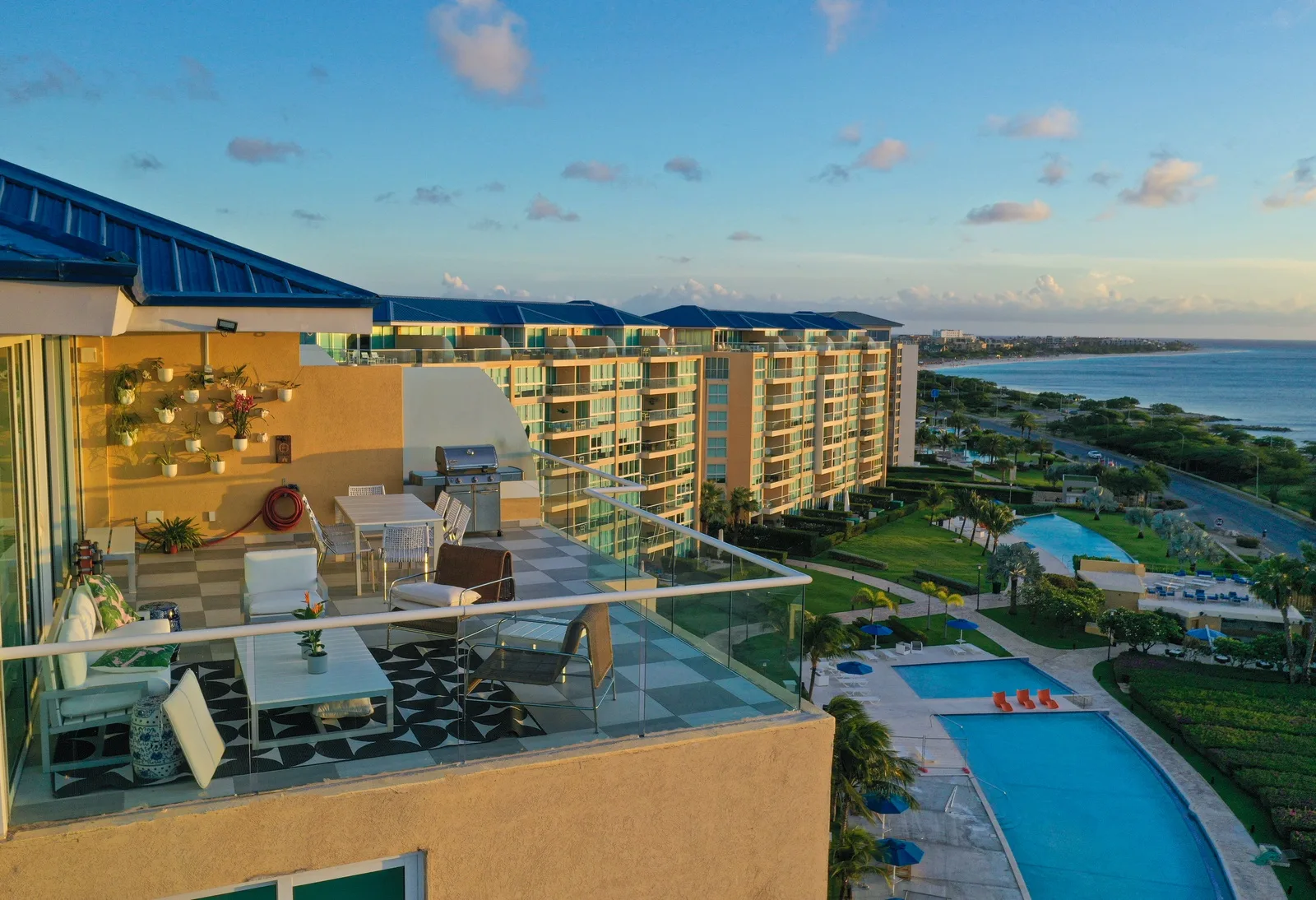 4BPH-BluePh1-1- A place for everyone, designer's corner—Penthouse with BBQ