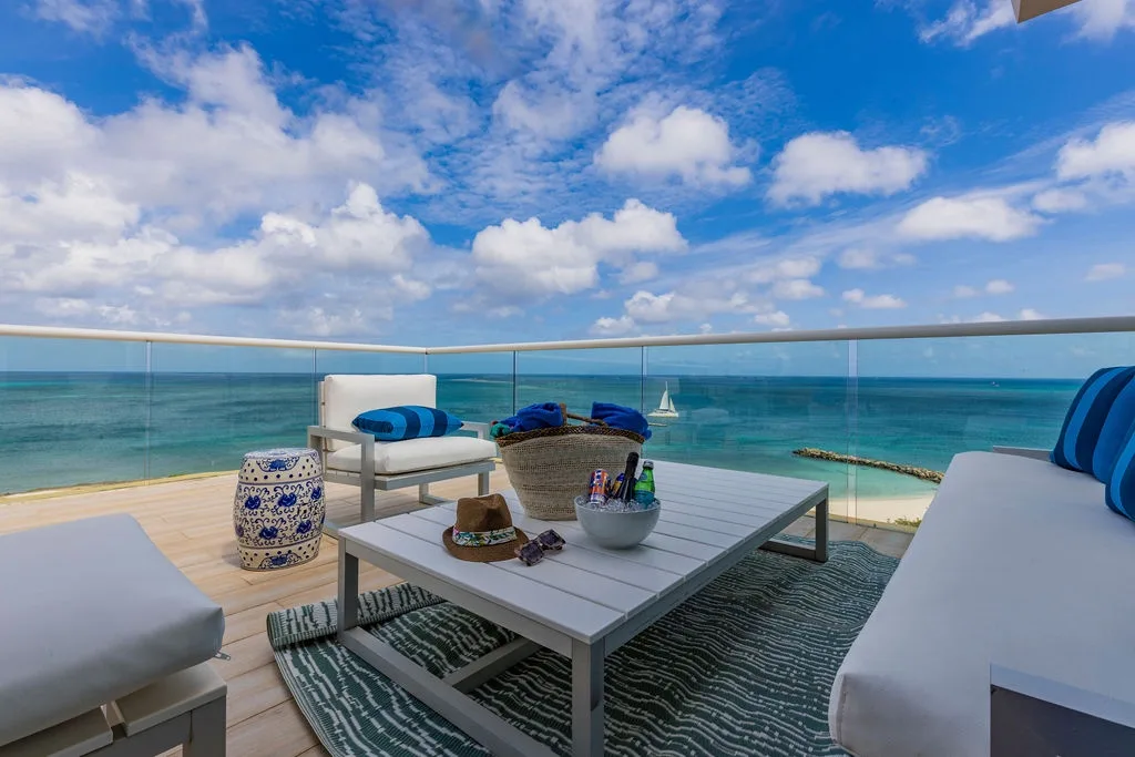 4BPH-BluePh1-1- A place for everyone, designer's corner—Penthouse with BBQ