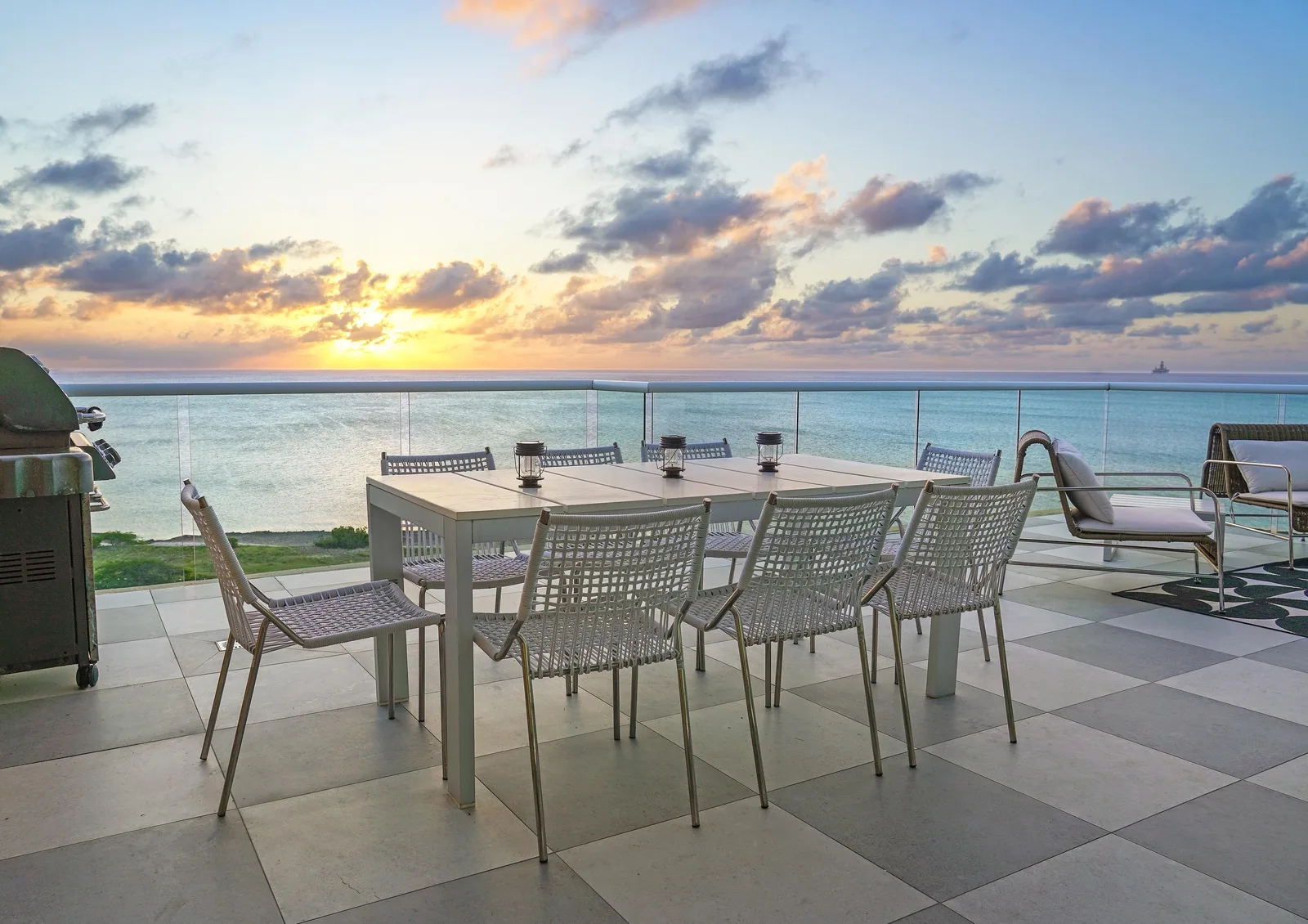 4BPH-BluePh1-1- A place for everyone, designer's corner—Penthouse with BBQ