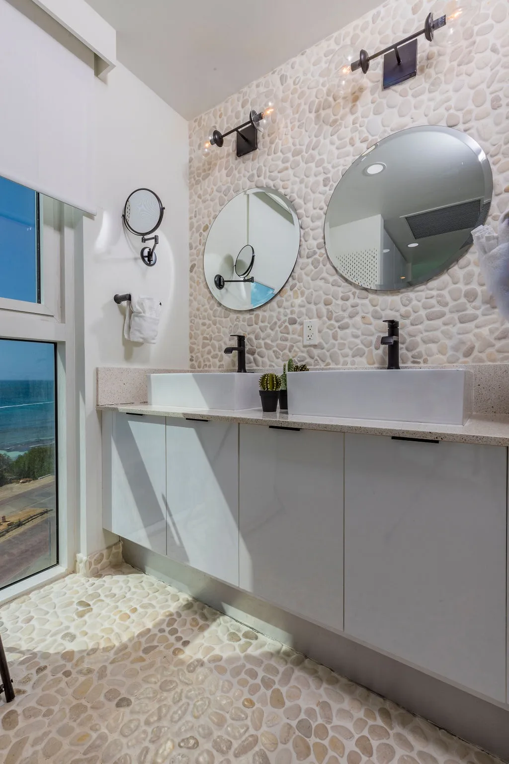 4BPH-BluePh1-1- A place for everyone, designer's corner—Penthouse with BBQ