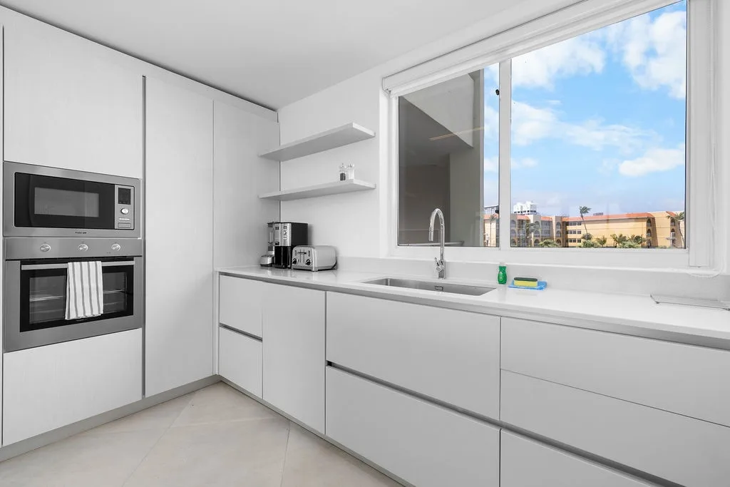 A360.E11 - Stylish 3BR Condo at Eagle Beach