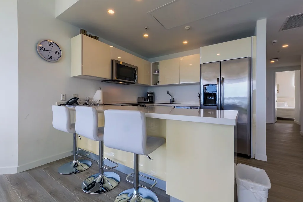 3BS-Blue331 - White Modern Getaway - Oceanfront Condo Blue-331