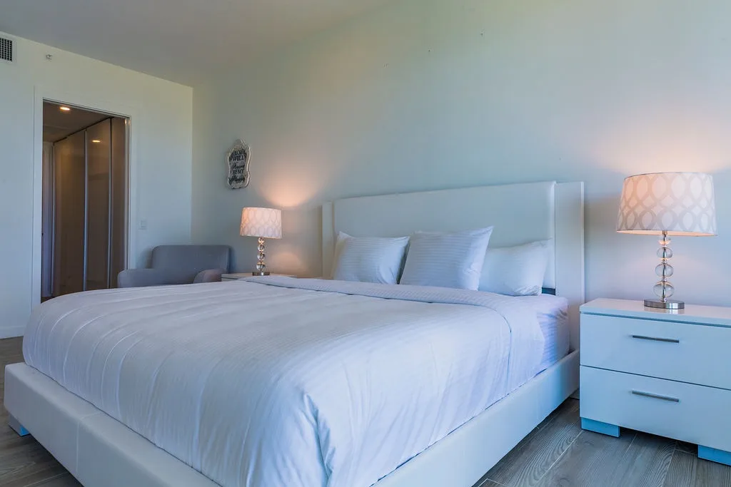 3BS-Blue331 - White Modern Getaway - Oceanfront Condo Blue-331