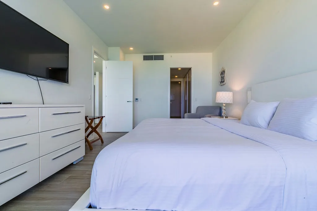 3BS-Blue331 - White Modern Getaway - Oceanfront Condo Blue-331