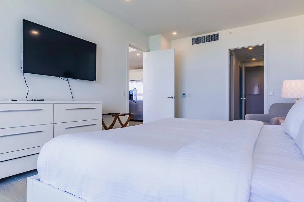 3BS-Blue331 - White Modern Getaway - Oceanfront Condo Blue-331