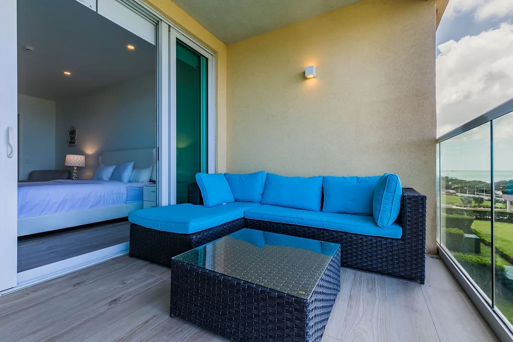 3BS-Blue331 - White Modern Getaway - Oceanfront Condo Blue-331