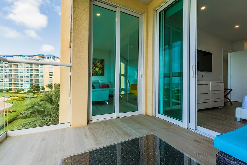 3BS-Blue331 - White Modern Getaway - Oceanfront Condo Blue-331