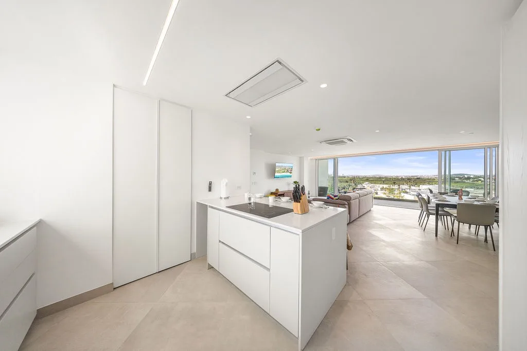 A360.E51 - Luxury 3BR Condo Steps to Eagle Beach