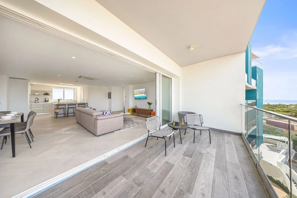A360.E51 - Luxury 3BR Condo Steps to Eagle Beach