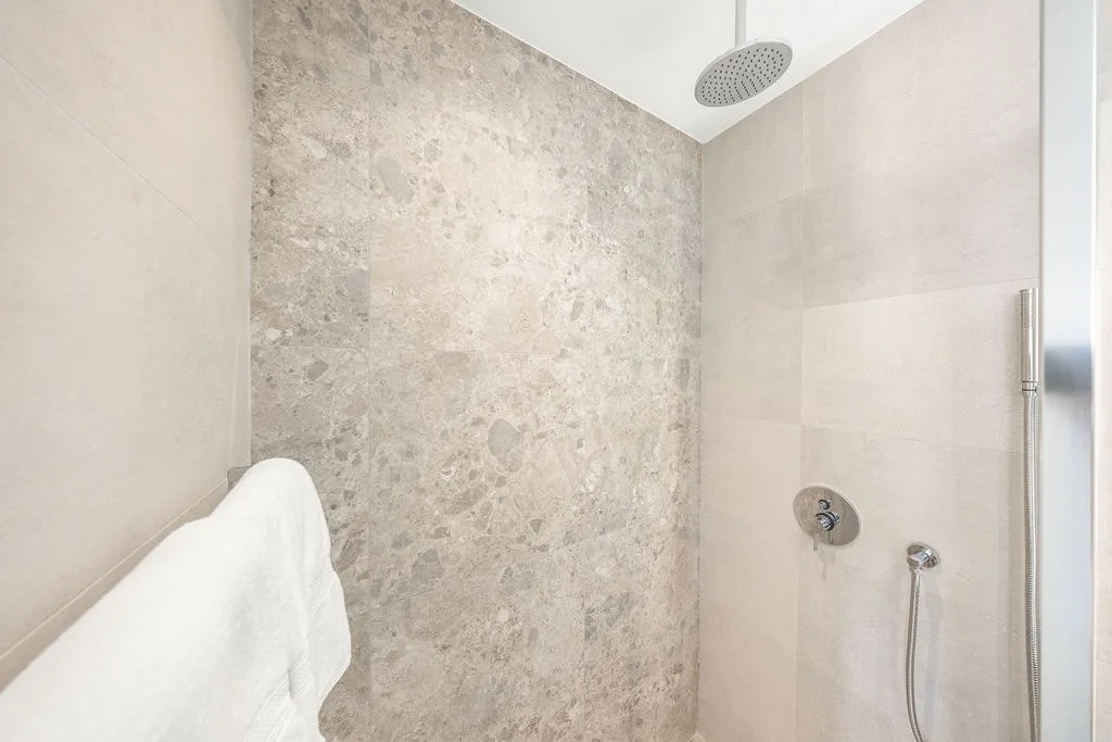 A360.E51 - Luxury 3BR Condo Steps to Eagle Beach