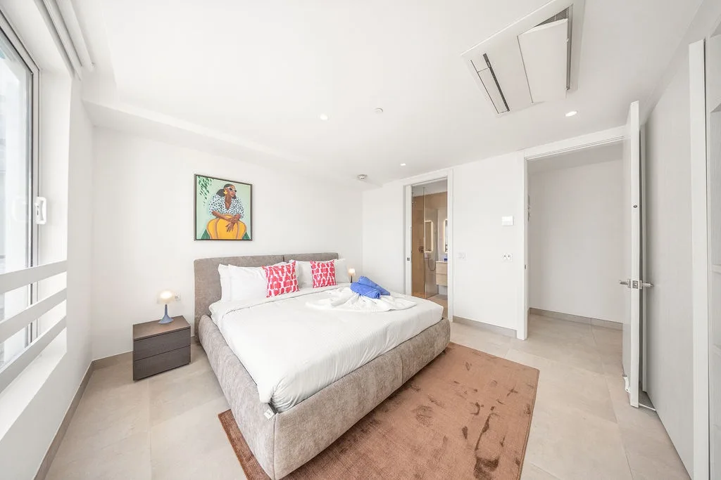 A360.E51 - Luxury 3BR Condo Steps to Eagle Beach