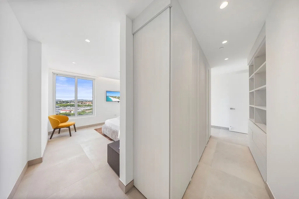 A360.E51 - Luxury 3BR Condo Steps to Eagle Beach