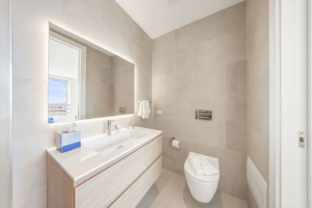A360.E51 - Luxury 3BR Condo Steps to Eagle Beach