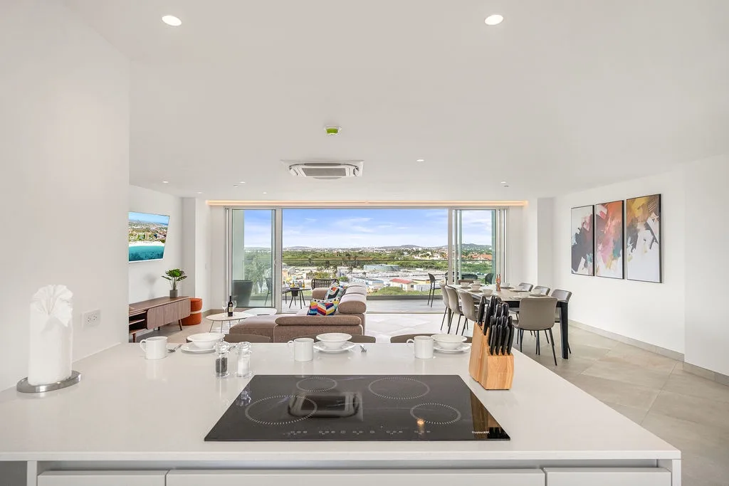 A360.E51 - Luxury 3BR Condo Steps to Eagle Beach