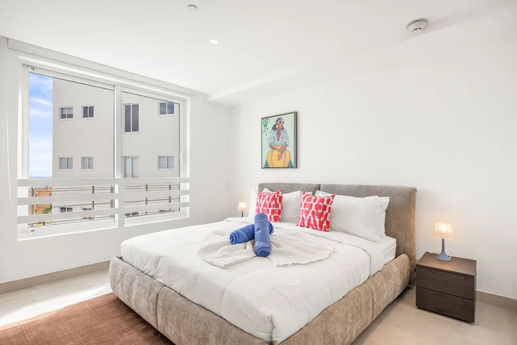 A360.E51 - Luxury 3BR Condo Steps to Eagle Beach