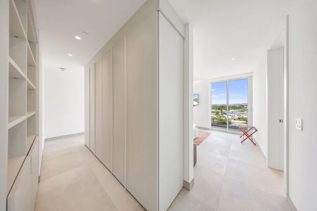 A360.E51 - Luxury 3BR Condo Steps to Eagle Beach