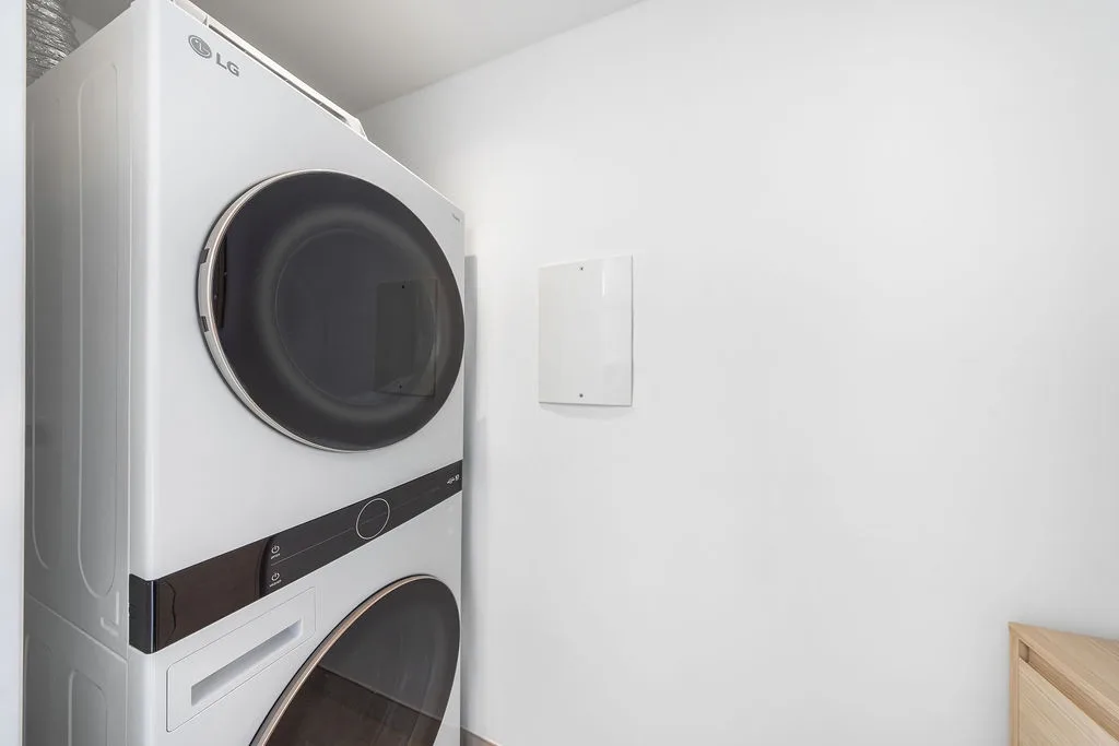 A360.E51 - Luxury 3BR Condo Steps to Eagle Beach