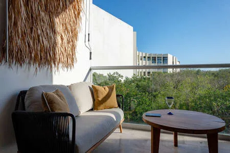 Menesse on the Beach 304