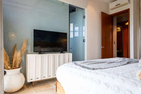 Menesse on the Beach 304