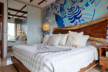 Menesse on the Beach 304
